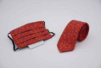Bild von Krawatten-Masken-Set 'Red Scattered Flowers' aus jeweils 100% Seide & 100% Baumwolle