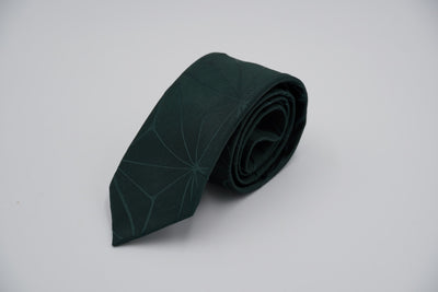 Bild von Krawatte 'Green Spider Web' aus 100% feinster gewebter Seide
