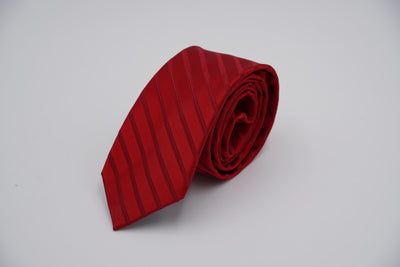Bild von Krawatte 'Red Serious Stripes' aus 100% feinster gewebter Seide