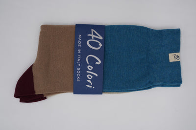 Bild von Socken 'Blue, Brown and Red Stripes' von '40 Colori' aus 51% Bio Baumwolle, 34% Leinen, 8% Nylon, 7% Elastan